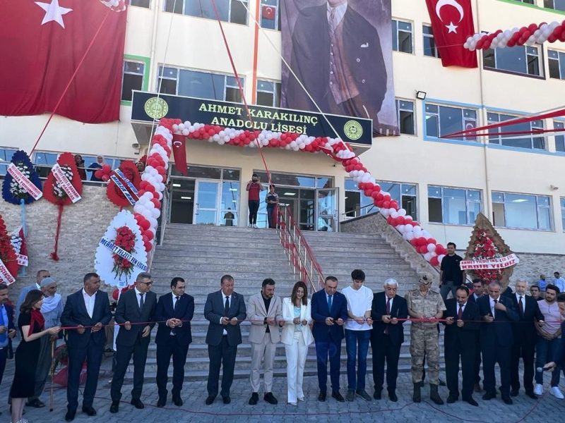 Okulun açılış töreni